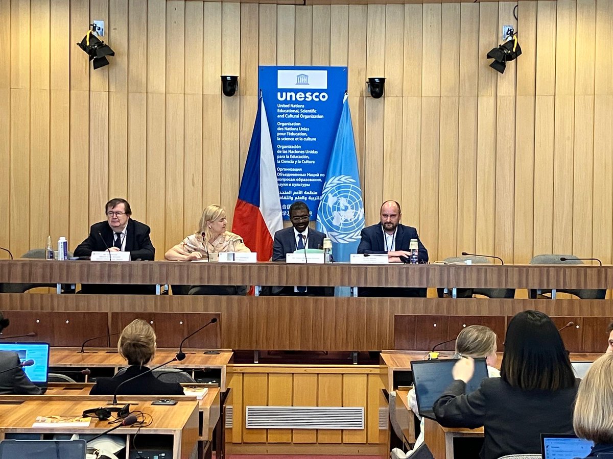 Big thanks to dr. Plesnik from Czech @NatureConservationAgency, for sharing experience in protection of  natural heritage, at the margins of #47WHC!  And warm thank you to all participants.