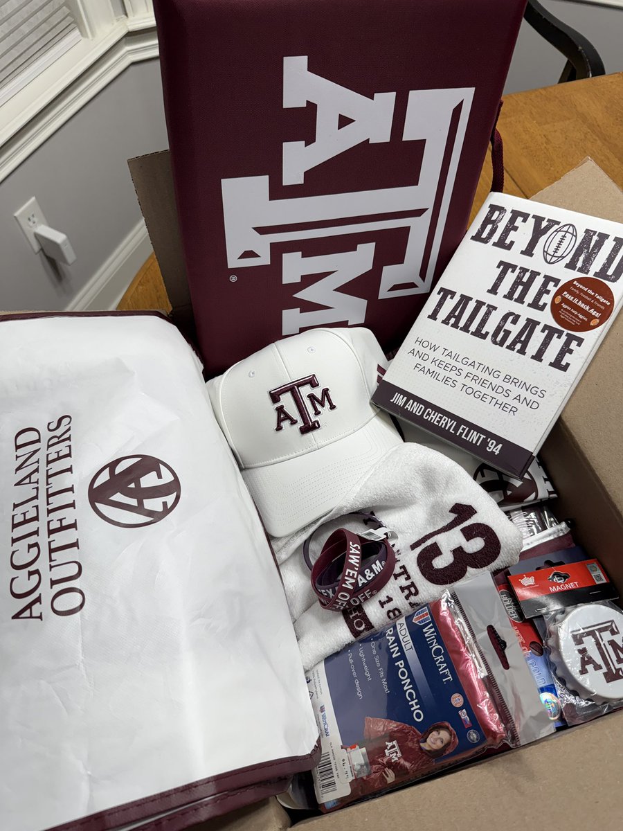 🏈Pass it back Ags! To my Texas A&amp;M Mom group - Fan Box👍