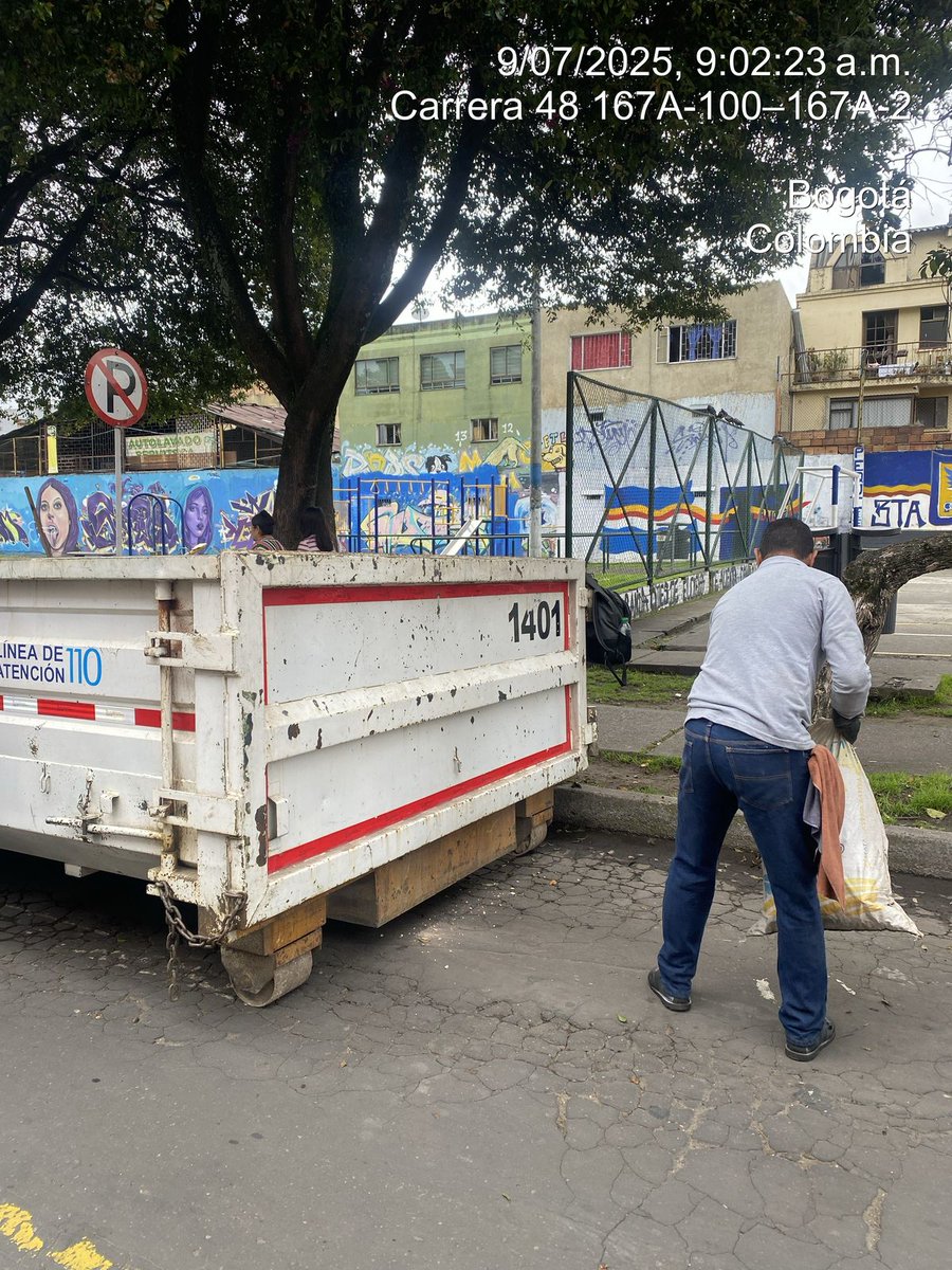 AreaLimpiaESP's tweet photo. #AEstaHora tenemos disponible nuestro #Ecopunto en el barrio Granada Norte, KR 48 con CL 167A.
Si tienes residuos de construcción, demolición o voluminosos, tráelos y deposítalos sin costo.
¡Cuidar de Suba también es tu responsabilidad! https://t.co/aM5vbne37z
