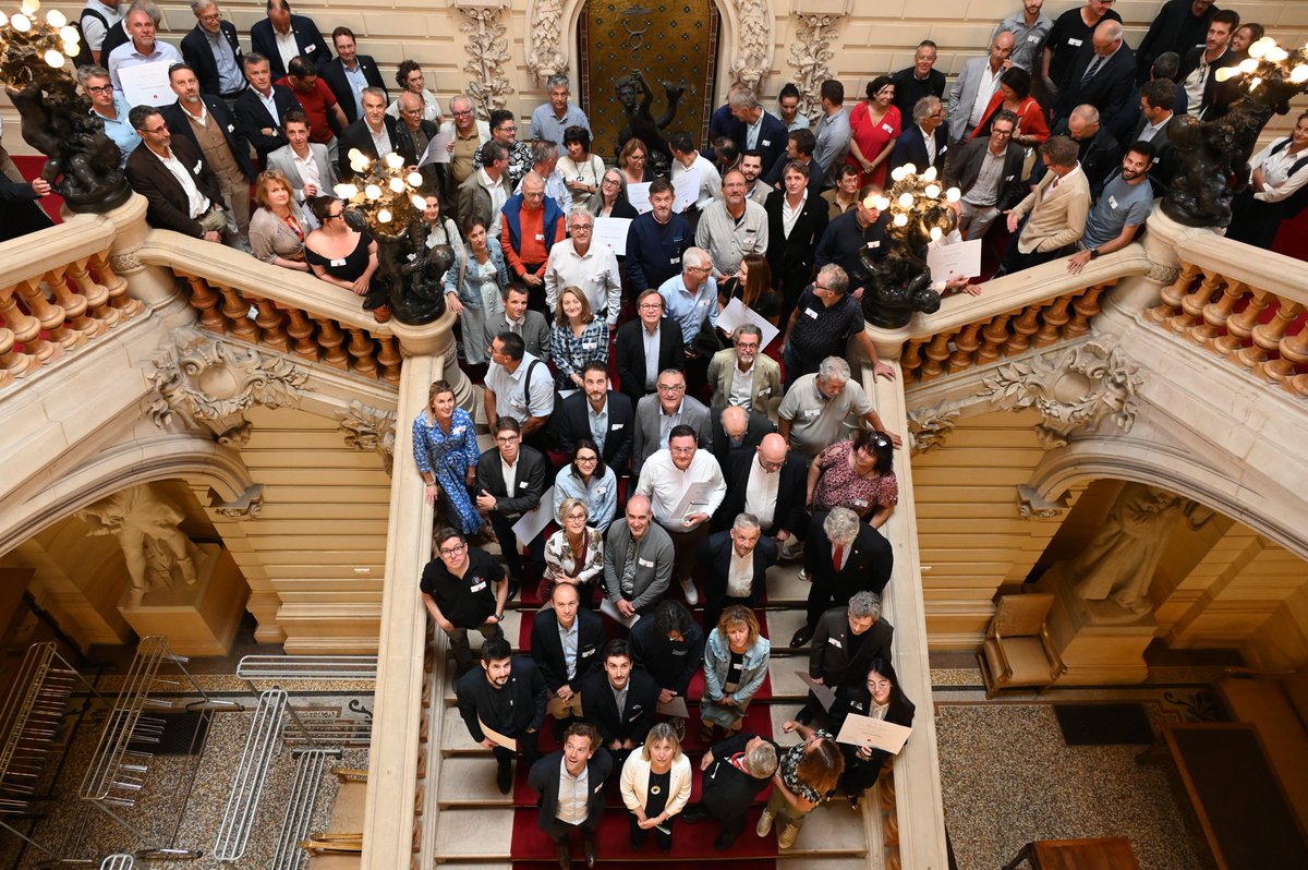 prefetrhone's tweet image. Cérémonie de remise des diplômes du label "Entreprises du Patrimoine Vivant" par la préfète Fabienne BUCCIO
➡️ 191 entreprises labellisées en Auvergne-Rhône-Alpes, soit un chiffre d'affaires cumulé annuel de près de 2 milliards d'euros
➡️ 27 nouveaux labellisés et 24
