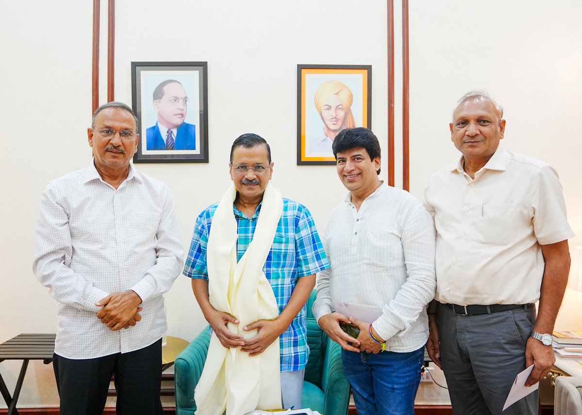 shivcharangoel's tweet photo. आज आम आदमी पार्टी के राष्ट्रीय संयोजक एवं दिल्ली के पूर्व मुख्यमंत्री माननीय श्री @ArvindKejriwal जी से शिष्टाचार भेंट की।     
@AamAadmiParty ⁦@AAPDelhi⁩ https://t.co/VfQycwALmc