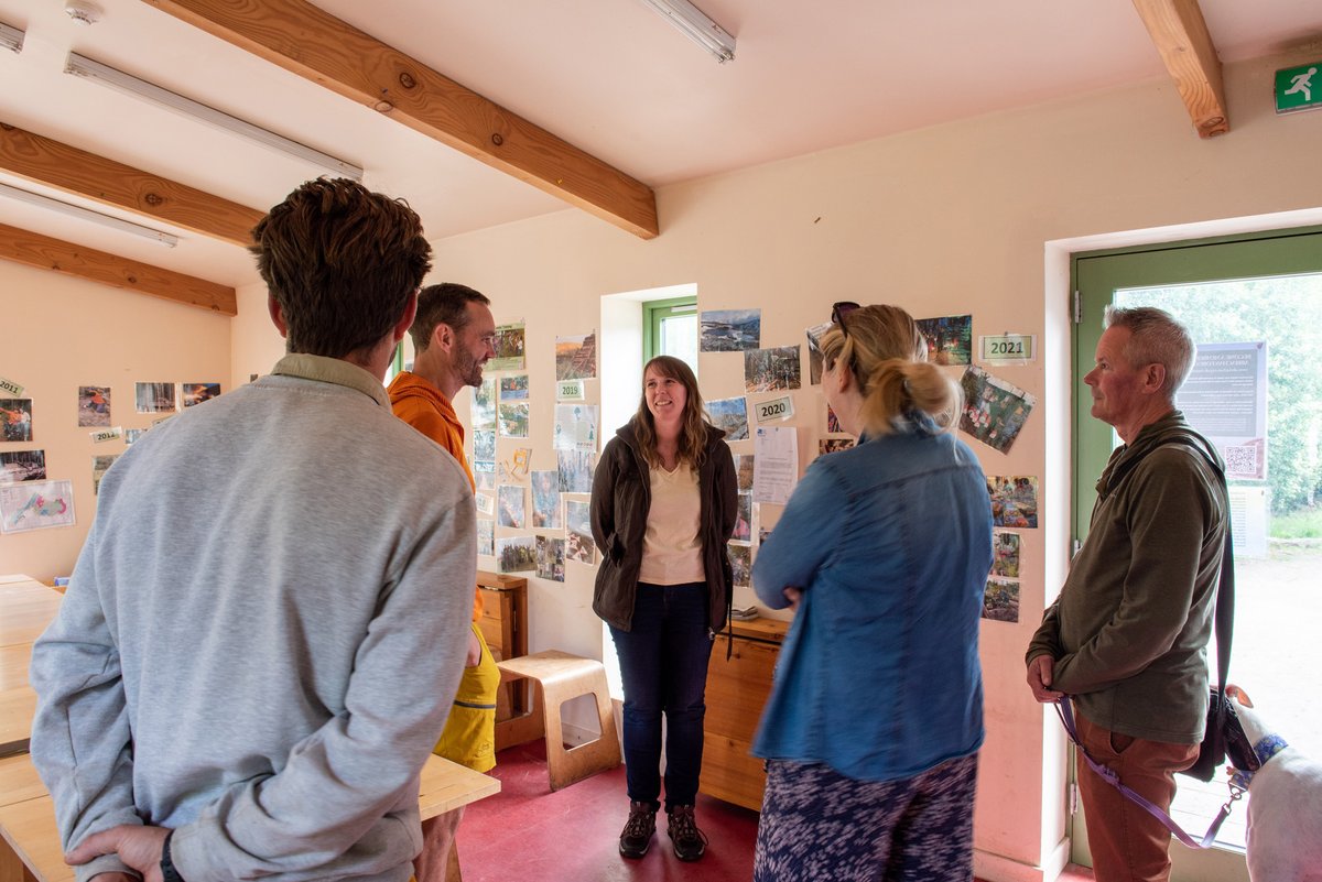 ScotRewilding's tweet image. 🦫 Yesterday, we had the pleasure of welcoming @EmmaRoddickSNP to two inspiring rewilding sites in her region: South Clunes Farm and @AbriachanForest Trust – both members of the Northwoods Rewilding Network, coordinated by SRA member @ScotlandTBP.
At South Clunes, a regenerative…