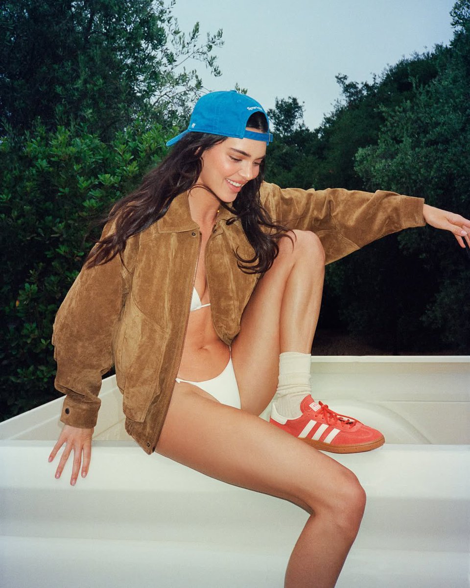 CentralKendallJ's tweet photo. Kendall Jenner for FWRD’s Summer Campaign. Photographed by Cass Bird. https://t.co/UaDLyEjWyj