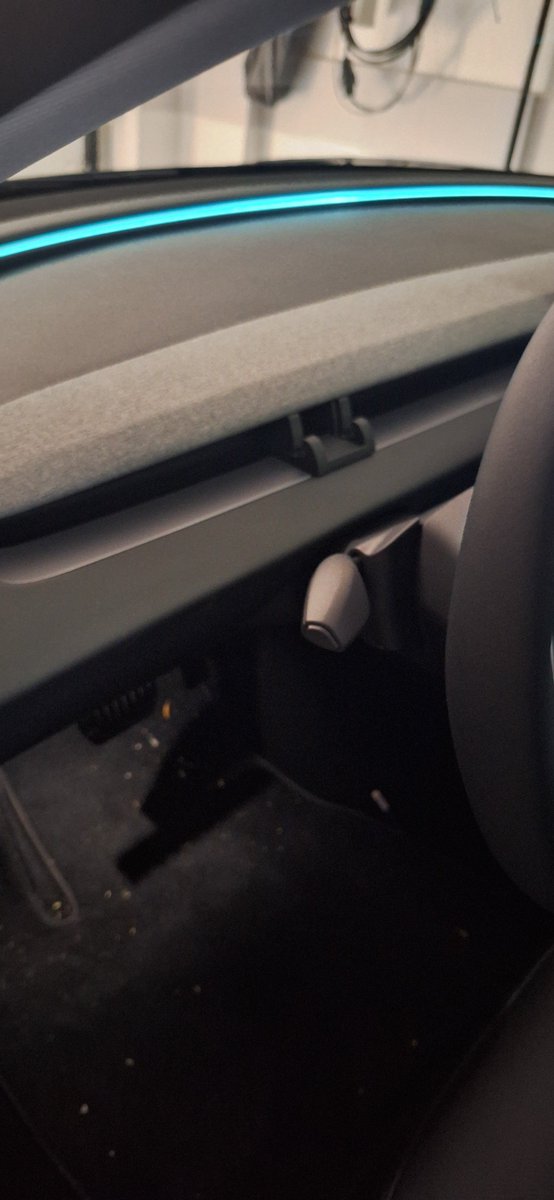 ayasystems's tweet photo. El que no tiene intermitentes es porque no quiere
#s3xy #stalks #enhauto @enhauto #model3 #tesla https://t.co/VewspZmOSY
