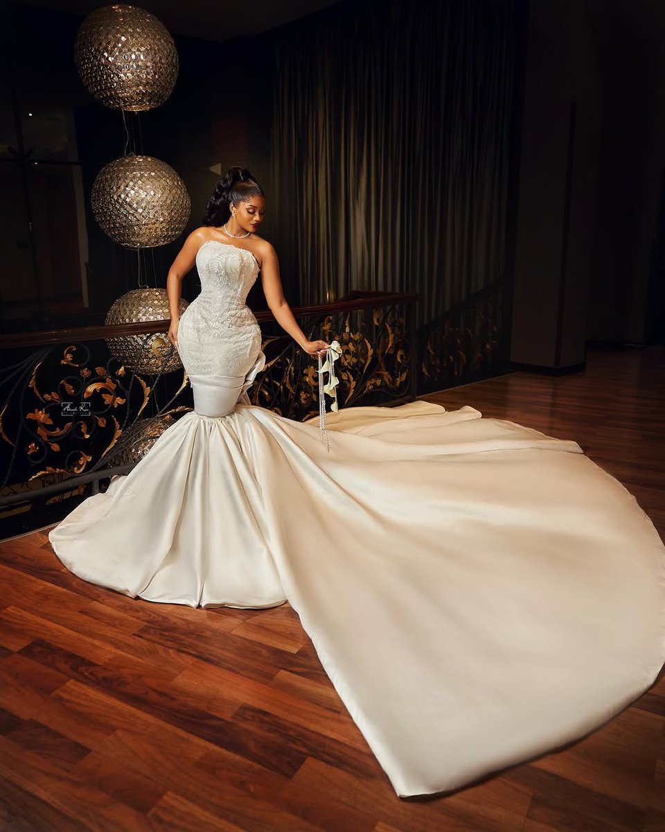 StyleAfrique's tweet image. Brides-to-be, Get Ready to Fall in Love with Sima Brew’s SS25 Bridal Collection, “Whispers of Romance” 

#styleafrique #fashionblogger #womenswear #simabrew #simabrewgown #coutureweddingdress

styleafrique.com/2025/07/09/bri…