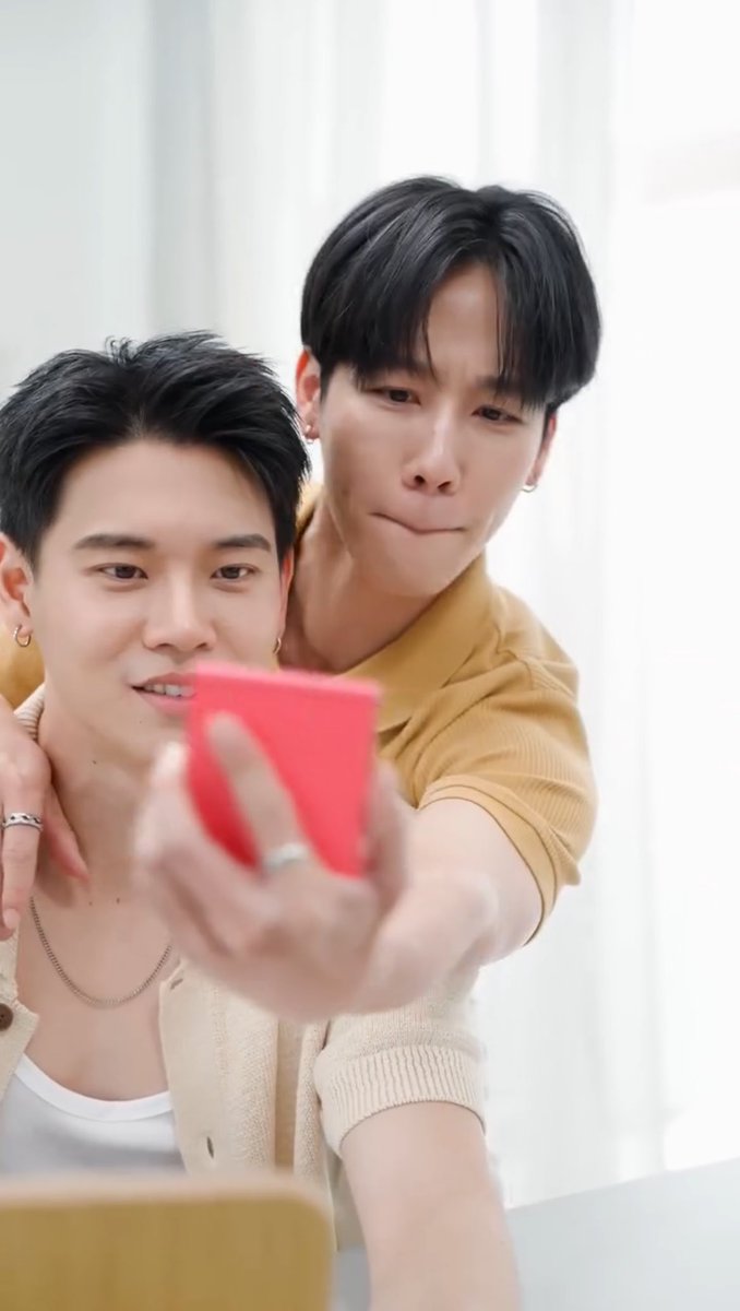TheoryofYinWar's tweet photo. ไม่รู้จะขอบคุณพี่ @SamsungThailand ยังไงดี ที่ทำให้โมเม้นต์หลังกล้องมาอยู่หน้ากล้อง 🌚🌝

#GalaxyZFlip7 
#GalaxyUnpacked
#GalaxyAI
#TeamGalaxy 
#เหนือกว่าที่เคยพับ
#หยิ่นวอร์ #yinyin_anw @yinyin_anw #warwanarat @warwanarat https://t.co/UuBk9NqIeR