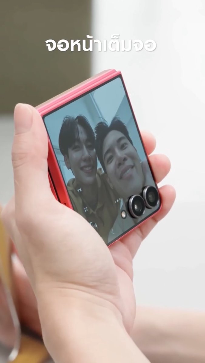 TheoryofYinWar's tweet photo. ไม่รู้จะขอบคุณพี่ @SamsungThailand ยังไงดี ที่ทำให้โมเม้นต์หลังกล้องมาอยู่หน้ากล้อง 🌚🌝

#GalaxyZFlip7 
#GalaxyUnpacked
#GalaxyAI
#TeamGalaxy 
#เหนือกว่าที่เคยพับ
#หยิ่นวอร์ #yinyin_anw @yinyin_anw #warwanarat @warwanarat https://t.co/UuBk9NqIeR