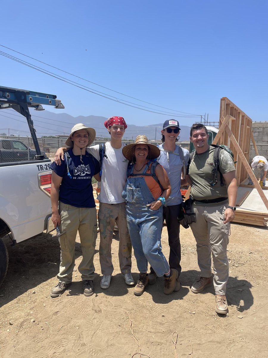 blakisgames's tweet image. blessed with the ability to build houses for the less fortunate

double blessed to do it alongside my brothers and mama ❤️