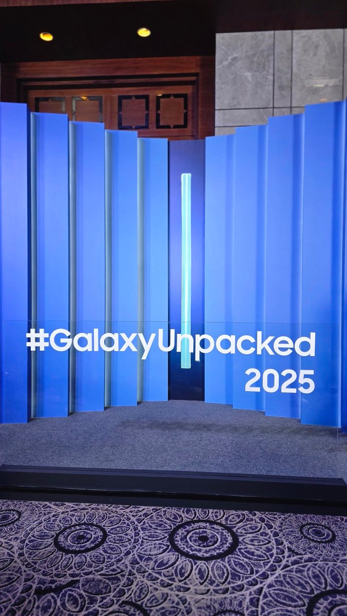 agrah3's tweet photo. The excitement 🤩 #GalaxyUnpacked 
 #Samsung #SamsungMembersStars #SamsungMembers #GalaxyFoldables https://t.co/LFvhr4kSwW