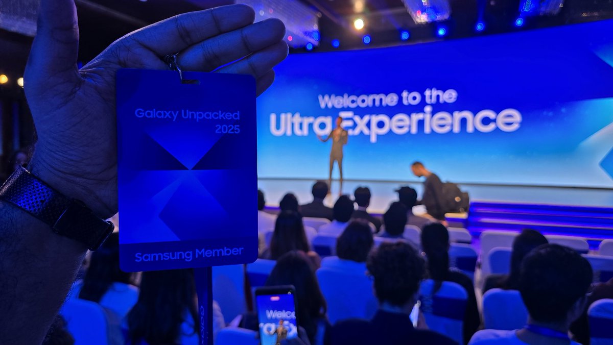 agrah3's tweet photo. The excitement 🤩 #GalaxyUnpacked 
 #Samsung #SamsungMembersStars #SamsungMembers #GalaxyFoldables https://t.co/LFvhr4kSwW