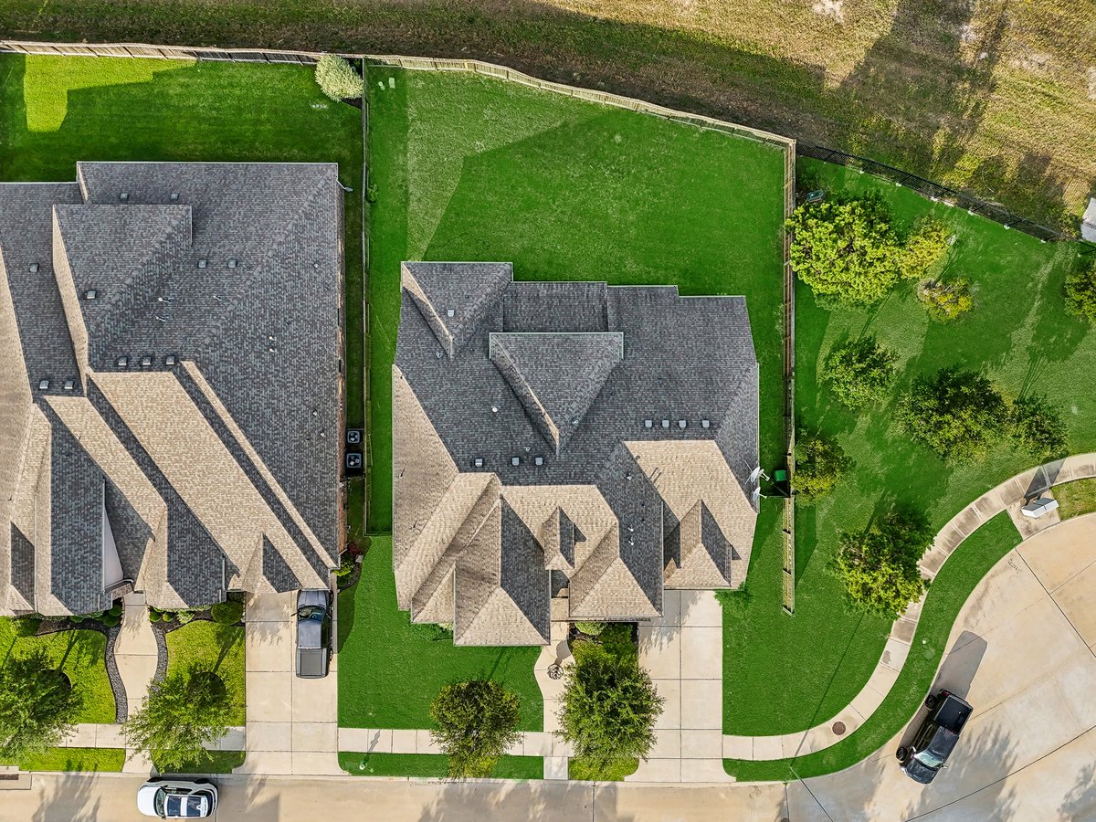 jasgrace's tweet photo. 📣 Open House This Sunday!
🏡 Hillside Landing Trail | Katy, TX
Join us SUNDAY July 13 from 2–4 PM to tour this show-stopping 5-bed, 4.5-bath home in the gated Silver Ranch community!
✨ No side or back neighbors
🔥 Gourmet kitchen, game room, media room
🛏️ 2 beds w/ private baths on main level
🛁 Spa-style primary suite + massive closet
🚗 3-car tandem garage
📍 Zoned to top-rated Katy ISD
Don’t miss your chance to experience refined living in this beautifully upgraded home!
#OpenHouse #KatyOpenHouse #SilverRanch #LuxuryLiving #HoustonRealEstate #KatyTXHomes #SoldByJason #GreatHoustonProperties

https://t.co/GU6ZwfRMG6