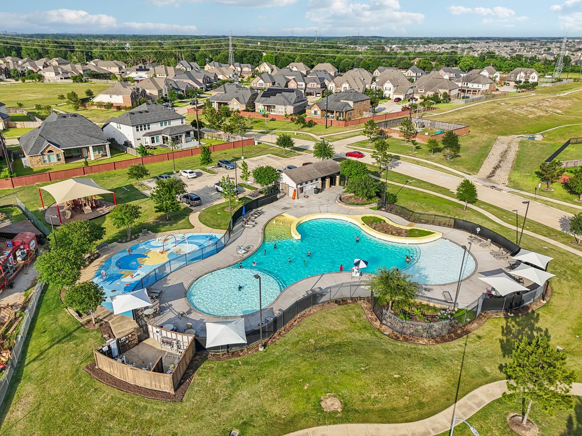 jasgrace's tweet photo. 📣 Open House This Sunday!
🏡 Hillside Landing Trail | Katy, TX
Join us SUNDAY July 13 from 2–4 PM to tour this show-stopping 5-bed, 4.5-bath home in the gated Silver Ranch community!
✨ No side or back neighbors
🔥 Gourmet kitchen, game room, media room
🛏️ 2 beds w/ private baths on main level
🛁 Spa-style primary suite + massive closet
🚗 3-car tandem garage
📍 Zoned to top-rated Katy ISD
Don’t miss your chance to experience refined living in this beautifully upgraded home!
#OpenHouse #KatyOpenHouse #SilverRanch #LuxuryLiving #HoustonRealEstate #KatyTXHomes #SoldByJason #GreatHoustonProperties

https://t.co/GU6ZwfRMG6