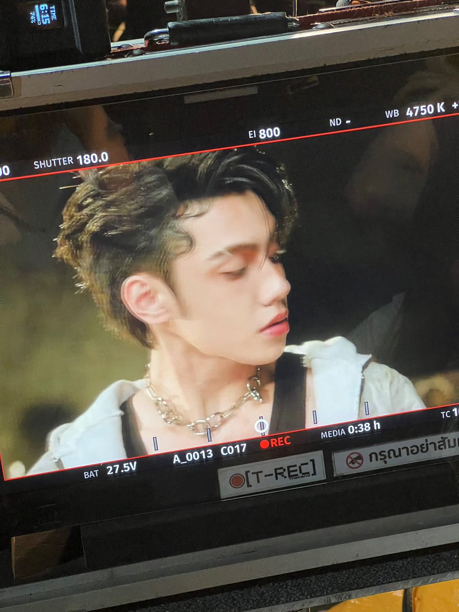 PEEMWASU_'s tweet image. ☠️

#BUS_BOSSINTHEBUILDING_MV
#PEEMWASU