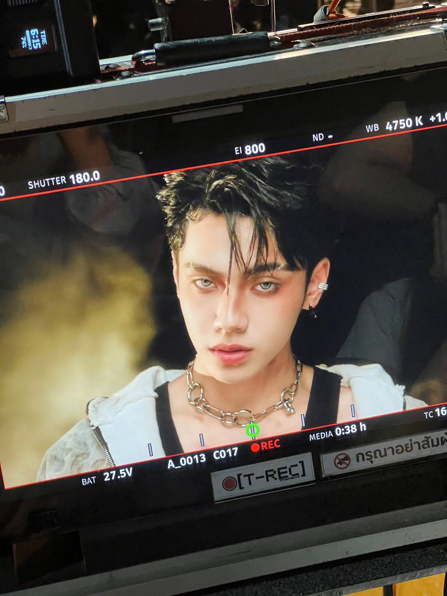 PEEMWASU_'s tweet image. ☠️

#BUS_BOSSINTHEBUILDING_MV
#PEEMWASU