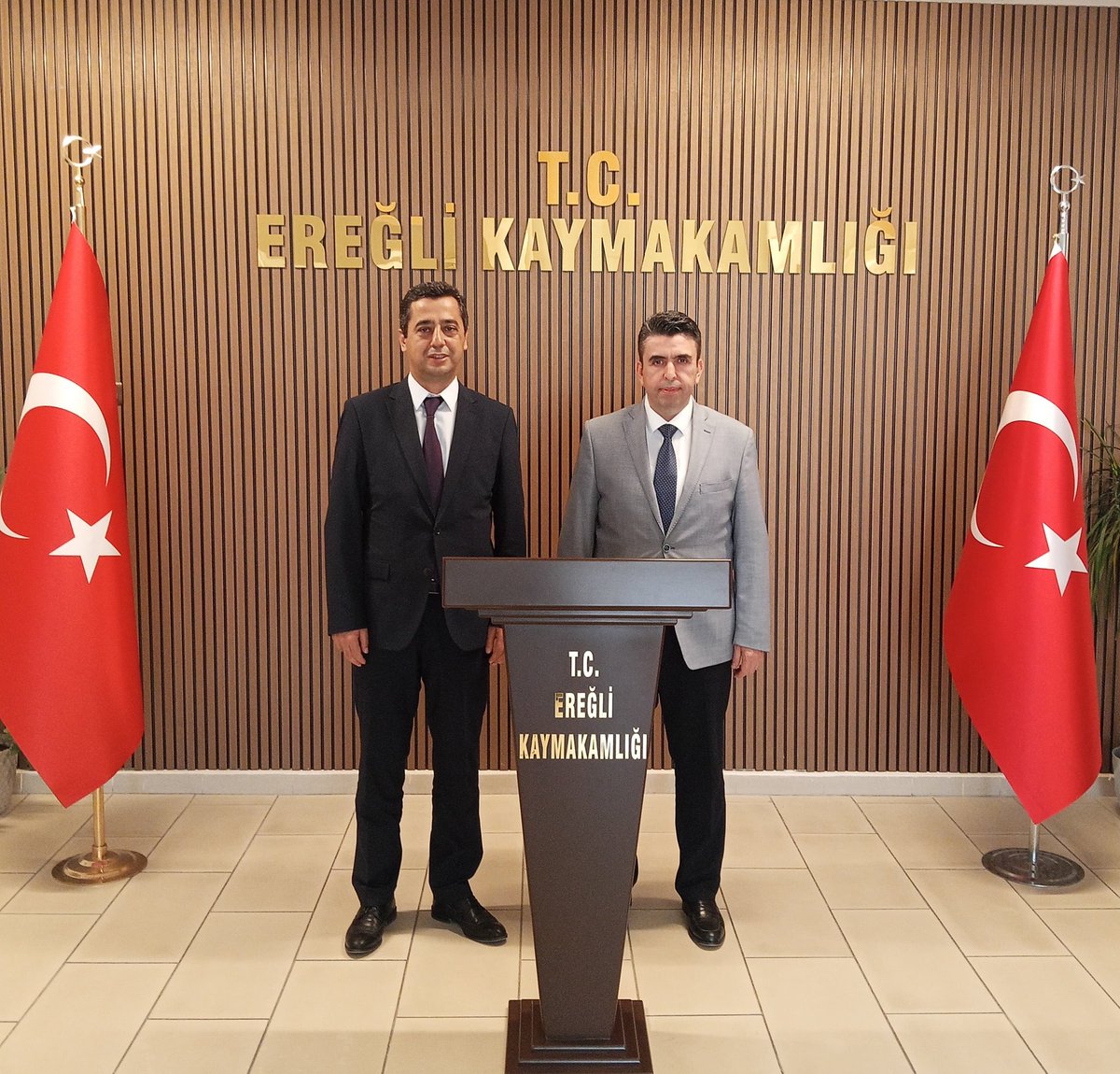 Bahri Dağtaş Şeker Fabrikası Müdürü Hasan ERGÜN, Kaymakamımız sayın Murat EREN'e makamında hayırlı olsun ziyaretinde bulundular.
<a href="/Murat_Eren/">Murat EREN</a>