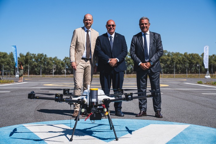 Siglato accordo di partenariato tra SIS 118, UrbanV e D-Flight, Società del Gruppo Enav, per l’avvio di Seuam.
Il progetto ideato dal presidente <a href="/BalzanelliMario/">Mario Balzanelli</a>, punta a rivoluzionare il soccorso sanitario d’emergenza con l’impiego di droni e sistemi di mobilità aerea urbana.