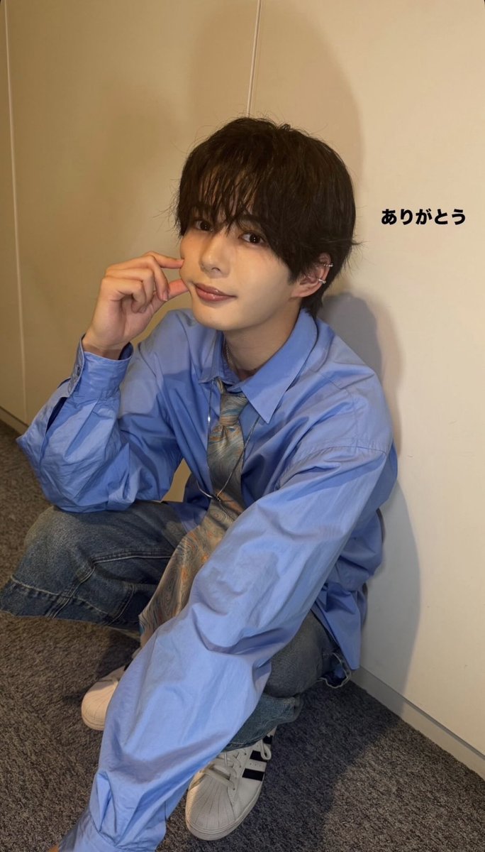 長尾くんの顔が小さいんか手が大きいんかどっち❓