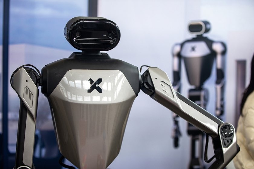 【具身智能公司星海图融资1亿美元 美团等领投】具身智能初创公司星海图再融资。7月9日，星海图公告称，完成A4轮及A5轮战略融资，合计融资金额超过1亿美元。caixin.com/2025-07-09/102…