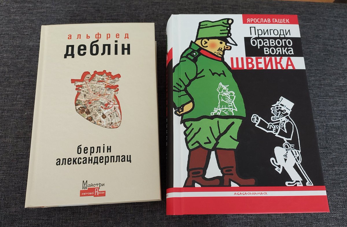 ZbandBahmut's tweet photo. В черзі на прочитання з чотирьох книжок є два ось таких товстуна. З якого почати? https://t.co/MrGabIoysq