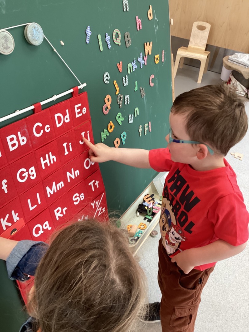 ElccForfar's tweet photo. As we approached the final few days of term for our DM1 children, we were focusing on creating our own patterns with different materials, sharing our thoughts and feelings linked to changes as well as exploring sounds, letters and familiar words such as our names. https://t.co/tm9UMxCquo