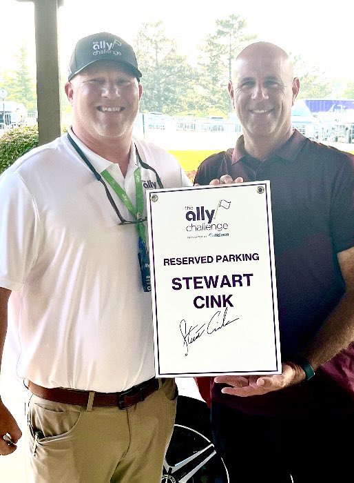 ChadToms101's tweet photo. @buickopen1958 It was an Honor to help @StewartCink get to the airport after his @AllyChallenge win last year. 

And his sign is now added to @TheCTLounge ❤️ 

Can’t wait for this August!  See you soon @BuickOpen1958 https://t.co/ejSlO9bKwX