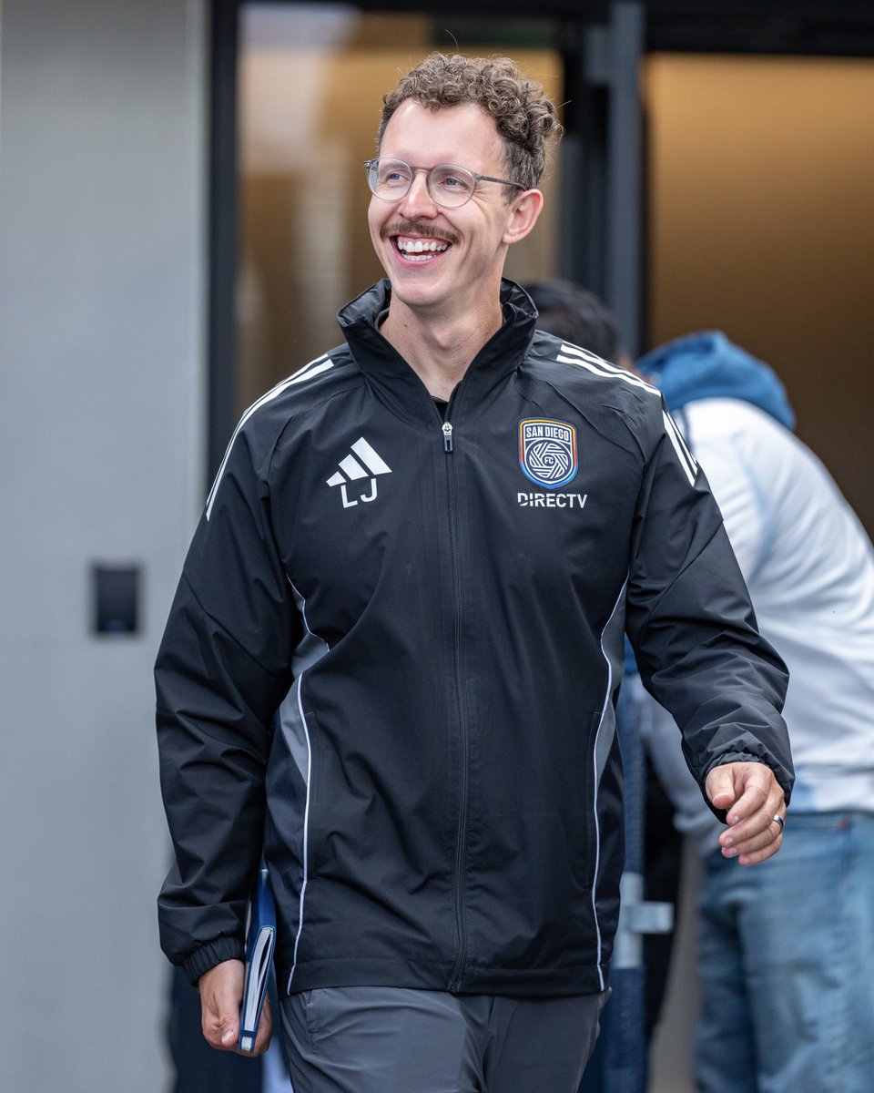 sandiegofc's tweet photo. 🎙️ New Podcast 🎙️

Head of Human Performance, Luke Jenkinson, joins the pod to share stories of planning the first preseason for an expansion franchise and building the support staff for the first team and the Right To Dream Academy.

Download &amp; listen wherever you get your pods. https://t.co/jM99gd60OR