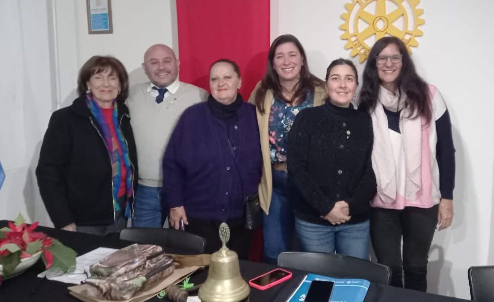 RotarySanJavier's tweet photo. Cambio de autoridades 25-26: Laura Attademo asume la presidencia bajo el mensaje “Unidos para hacer el bien” #rotary #distrito4945 https://t.co/HZoDA00BNi
