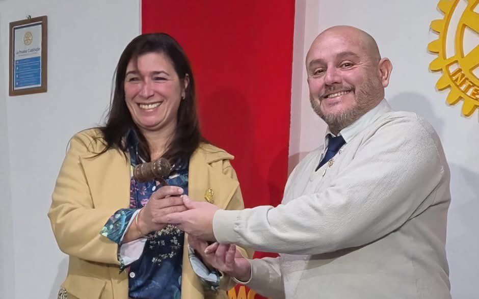 RotarySanJavier's tweet photo. Cambio de autoridades 25-26: Laura Attademo asume la presidencia bajo el mensaje “Unidos para hacer el bien” #rotary #distrito4945 https://t.co/HZoDA00BNi
