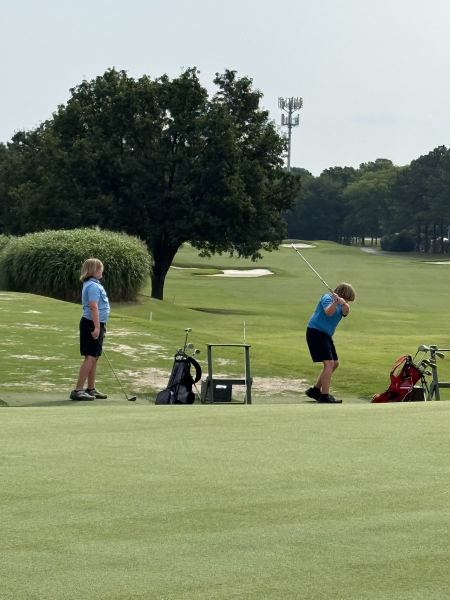 boxdestroyer007's tweet image. Couldn’t tell you what gender these two are if I wanted to #eatless