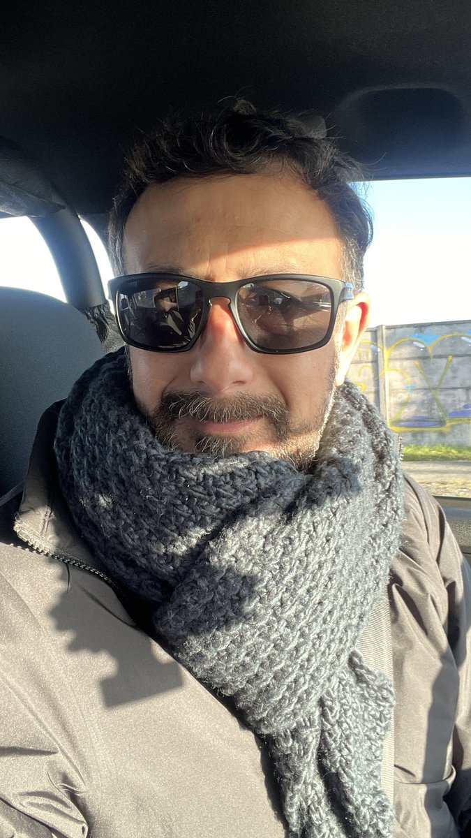 flacocarloscc's tweet photo. Buen día, que sea excelente miércoles ✨
Bufanda nivel frazada 😅😅, no me quiero bajar de la camioneta🧣🥶
#SolDeInvierno #Miércoles #PuertoMontt https://t.co/60QJToKC16