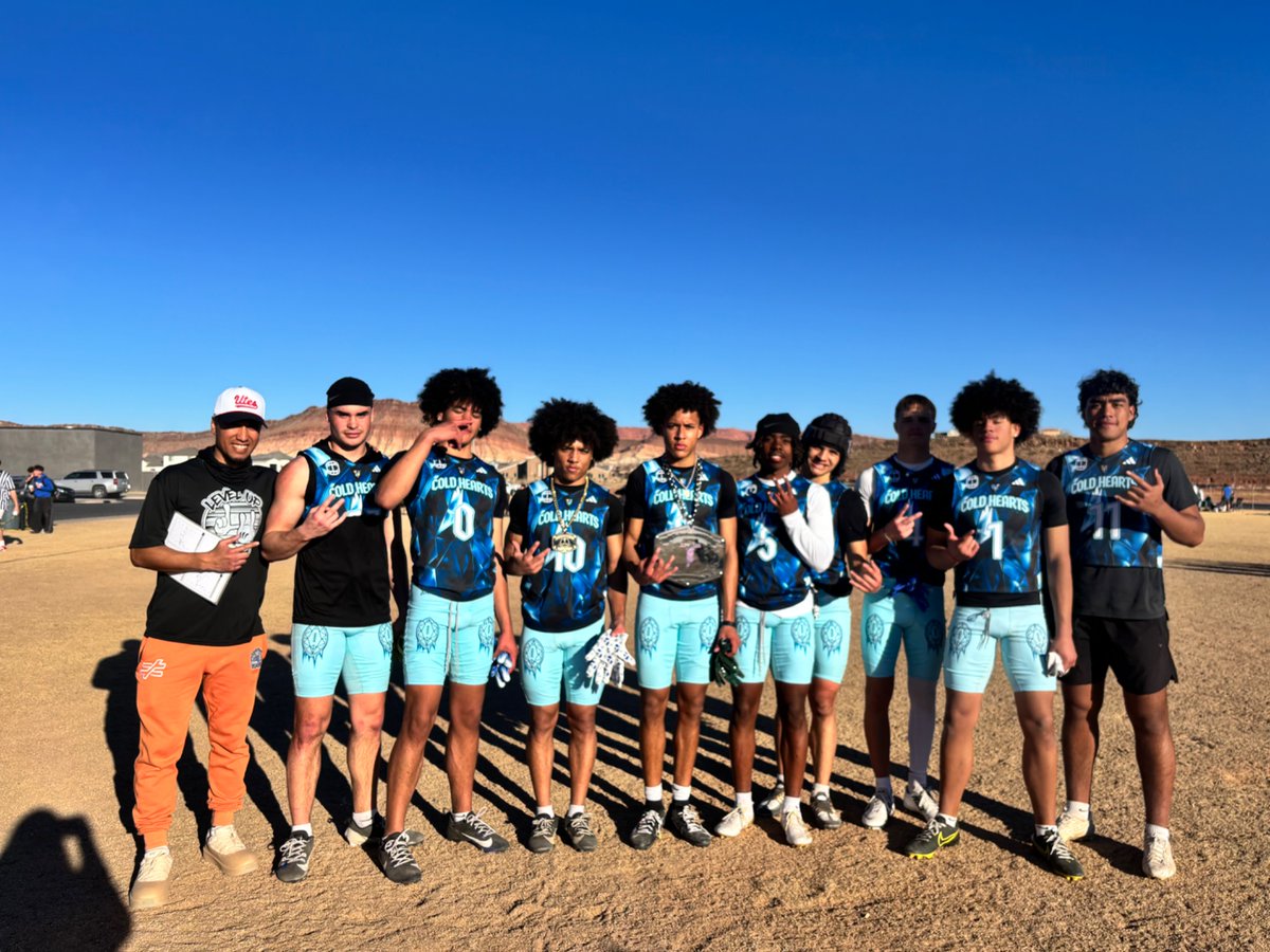 PeytonHigginson's tweet image. Spring highlights from playing with the cold hearts and pink outlaws! #ballhawk #throwitup #coldhearts #pinkoutlaws @pinkoutlaws @levelupelitesFB @kards87 @utahpreprag @BlairAngulo @BrandonHuffman @PrepRedzoneUT @Andy_Pham1 @SlingintheP @hills_salem