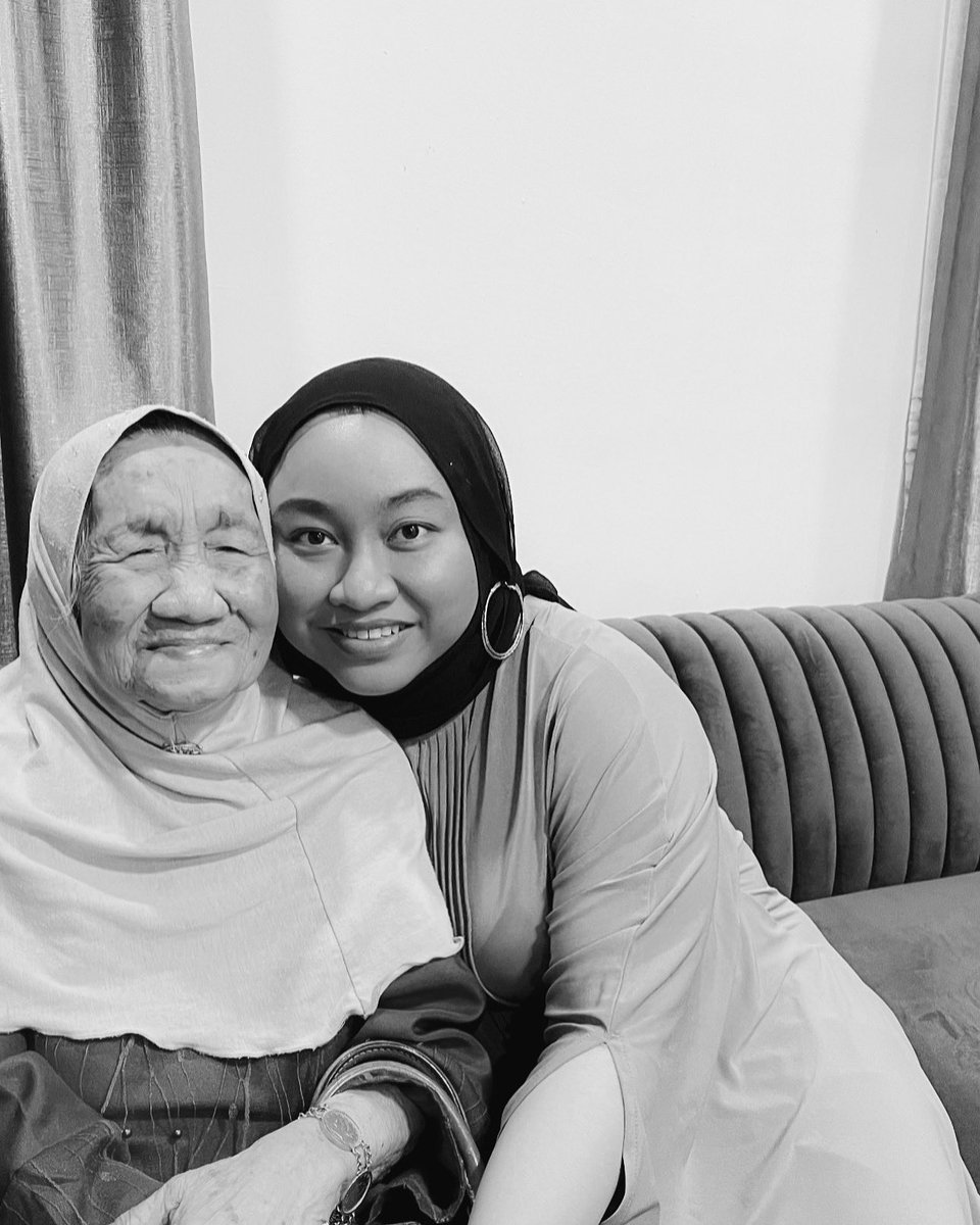 mmmauly's tweet photo. Always love and always will 🤍 I love you nek 😘 Al Fatihah 😔 https://t.co/21kJQwx9YN