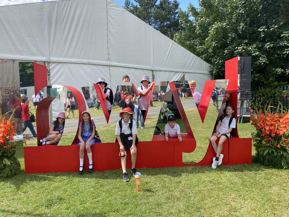 A great cultural day out in Llangollen for Ks2 enjoying the  sights and sounds. 🎼🪉☀️