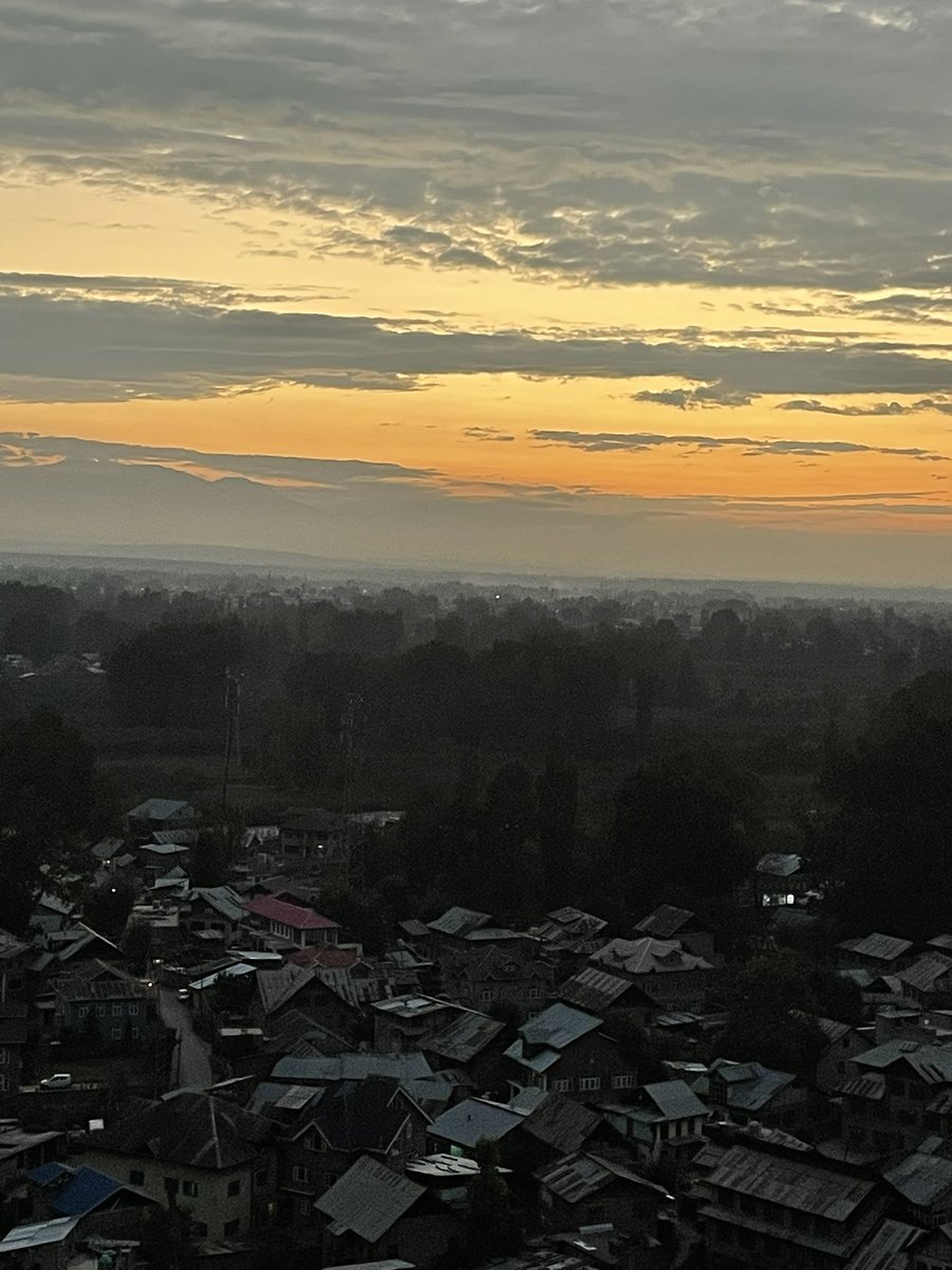 Ansablone's tweet photo. "Sunsets are like God's paintings in the sky."
#SunsetVibes https://t.co/QiMCqfnDk4
