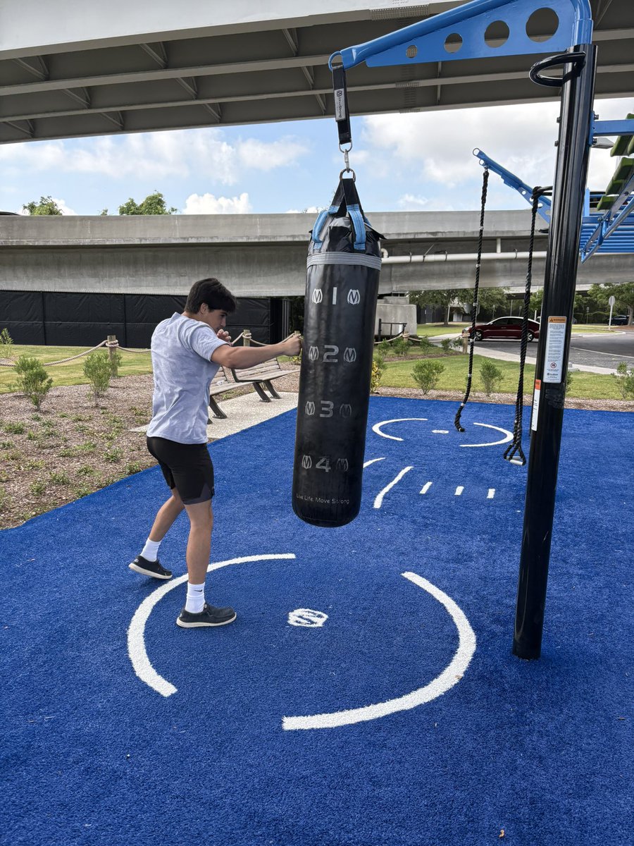 csullivan2028's tweet image. Just when I thought Charleston, Sc and @CSU_FB couldn’t get any better. i fund a mma gym UNDER a huge bridge-great workouts