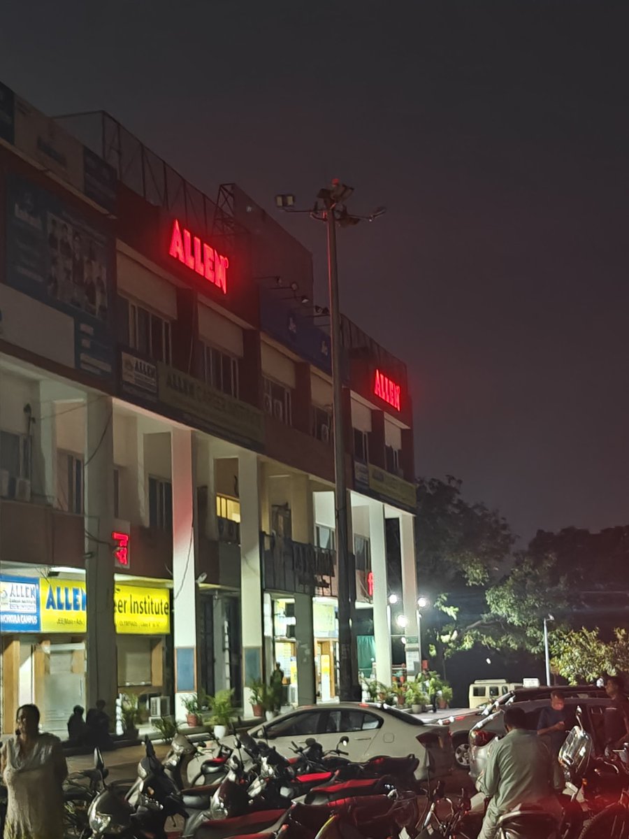 bhupi_kumar85's tweet photo. @pmdapkl @CMOHaryana Concerned about safety in Sector 14 Market, Panchkula! Night light pole not working in parking area, making students from coaching institutes feel unsafe. Please take urgent action! #Panchkula #SafetyFirst #Sector14" https://t.co/iYg56phtkg