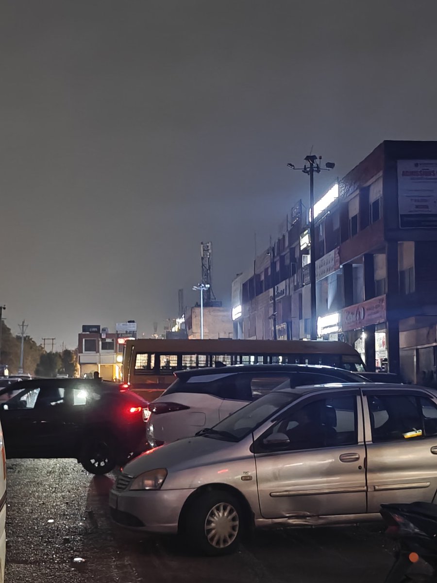 bhupi_kumar85's tweet photo. @pmdapkl @CMOHaryana Concerned about safety in Sector 14 Market, Panchkula! Night light pole not working in parking area, making students from coaching institutes feel unsafe. Please take urgent action! #Panchkula #SafetyFirst #Sector14" https://t.co/iYg56phtkg