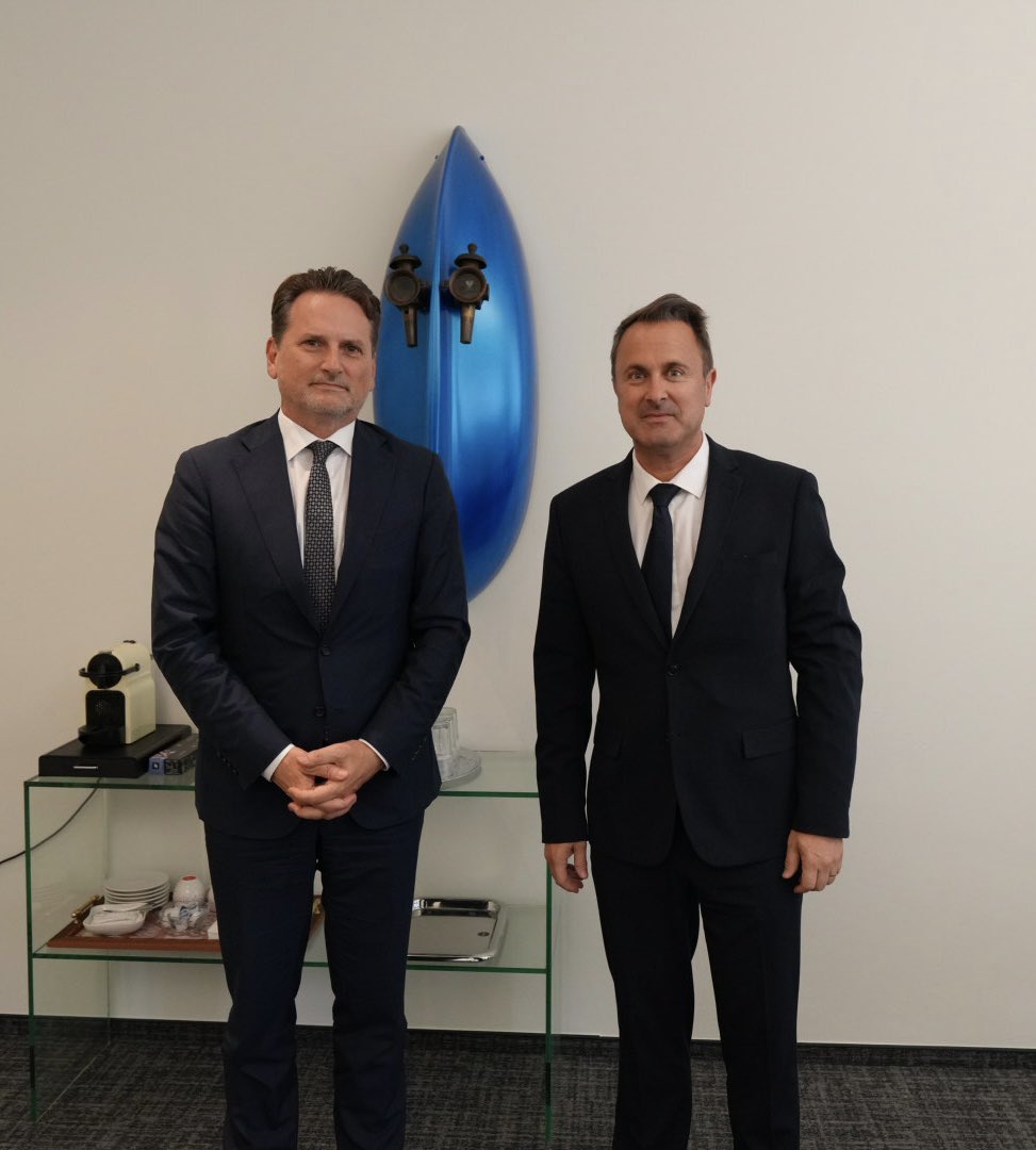 Xavier_Bettel's tweet image. Great meeting with @PKraehenbuehl. The @ICRC remains one of 🇱🇺 Luxembourg’s key humanitarian partners. I reaffirmed our strong support and thanked them for their vital work in these challenging times. 🤝🌍