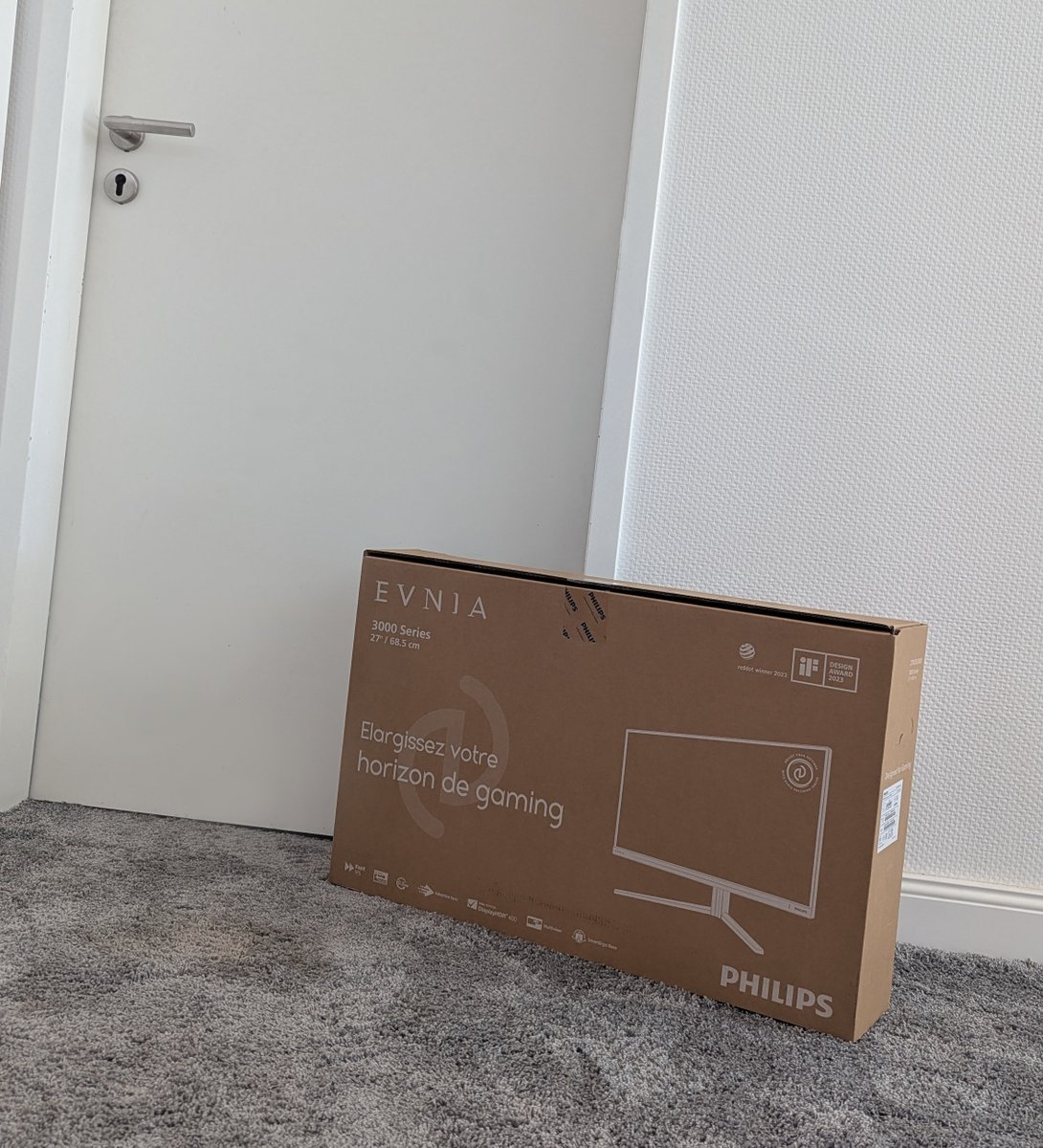 Knock knock! Like to let in your new monitor