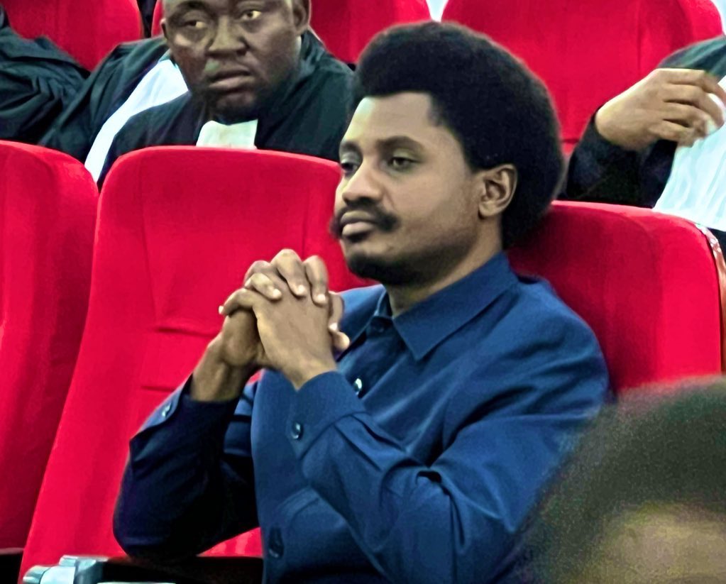 🕊Victor TESONGO :#RDC Fin de la Prédation. (@tesongovictor) on Twitter photo Au-delà de nos divergences d'opinions, <a href="/ConstantMutamba/">Constant Mutamba</a> reste un frère, ami et un camarade de lutte... cette position a rendu ma journée triste 😥.
Il se retrouve en face des loups-garous.
Nous allons organiser une opération de sauvetage, exfiltration... Au-delà de nos divergences d'opinions, <a href="/ConstantMutamba/">Constant Mutamba</a> reste un frère, ami et un camarade de lutte... cette position a rendu ma journée triste 😥.
Il se retrouve en face des loups-garous.
Nous allons organiser une opération de sauvetage, exfiltration...