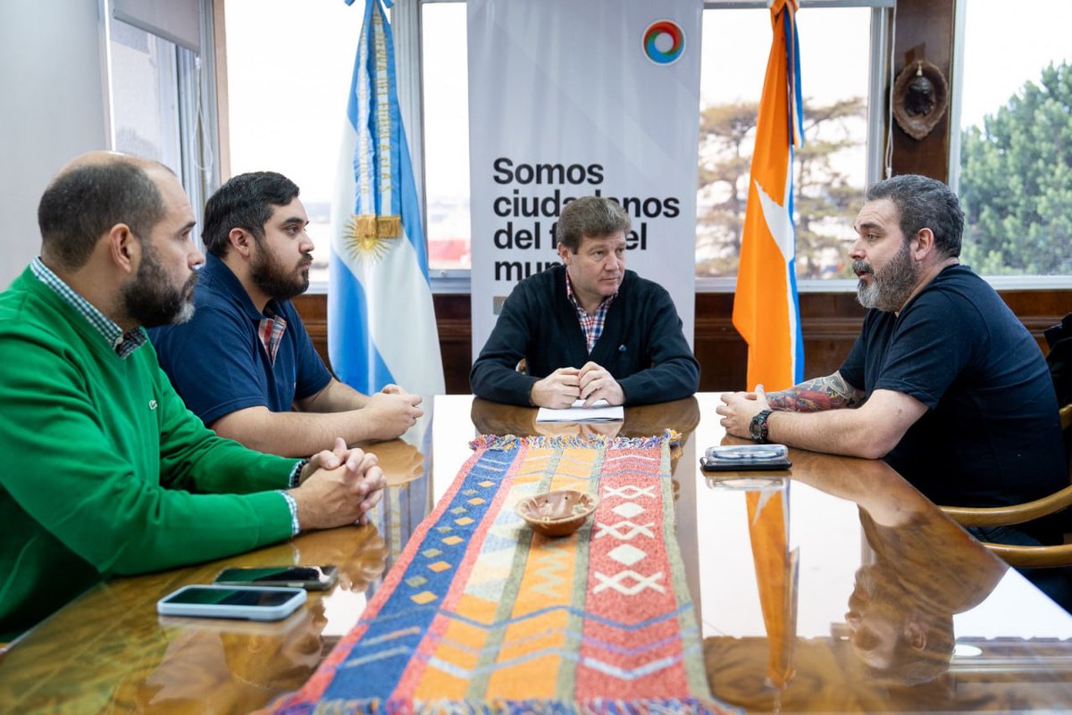 Me reuní con representantes del Sindicato de Trabajadores Viales y Afines de Tierra del Fuego, en un contexto de creciente preocupación por la decisión del Gobierno Nacional de cerrar y desmantelar Vialidad Nacional en todo el país.