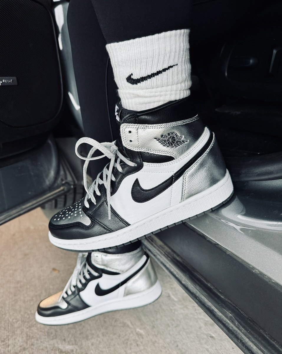 This Friday 🔥 we bring the flowers back 💐👟

Not because you need it
Not because it’s expected
But because giving flowers should never wait for permission 🫶🏽

A small way of showing love to the incredible women in this space 💚

Tag a fellow sneakHER lover below 👟 share