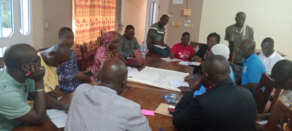crt_humanitaire's tweet photo. @CroixRouge_CH appui @crt_humanitaire au Renforcement de la Résilience Communautaire dans les régions Plateaux et Centrale.Participants et partenaires ont passé en revue 03 années d'actions afin de capitaliser les acquis et tirer les leçons.
@CroixRougeBj 
@Croixrougebf
@IFRC https://t.co/ENtqcfv9cU
