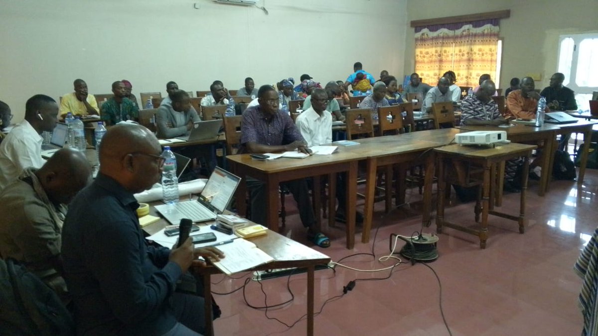 crt_humanitaire's tweet photo. @CroixRouge_CH appui @crt_humanitaire au Renforcement de la Résilience Communautaire dans les régions Plateaux et Centrale.Participants et partenaires ont passé en revue 03 années d'actions afin de capitaliser les acquis et tirer les leçons.
@CroixRougeBj 
@Croixrougebf
@IFRC https://t.co/ENtqcfv9cU