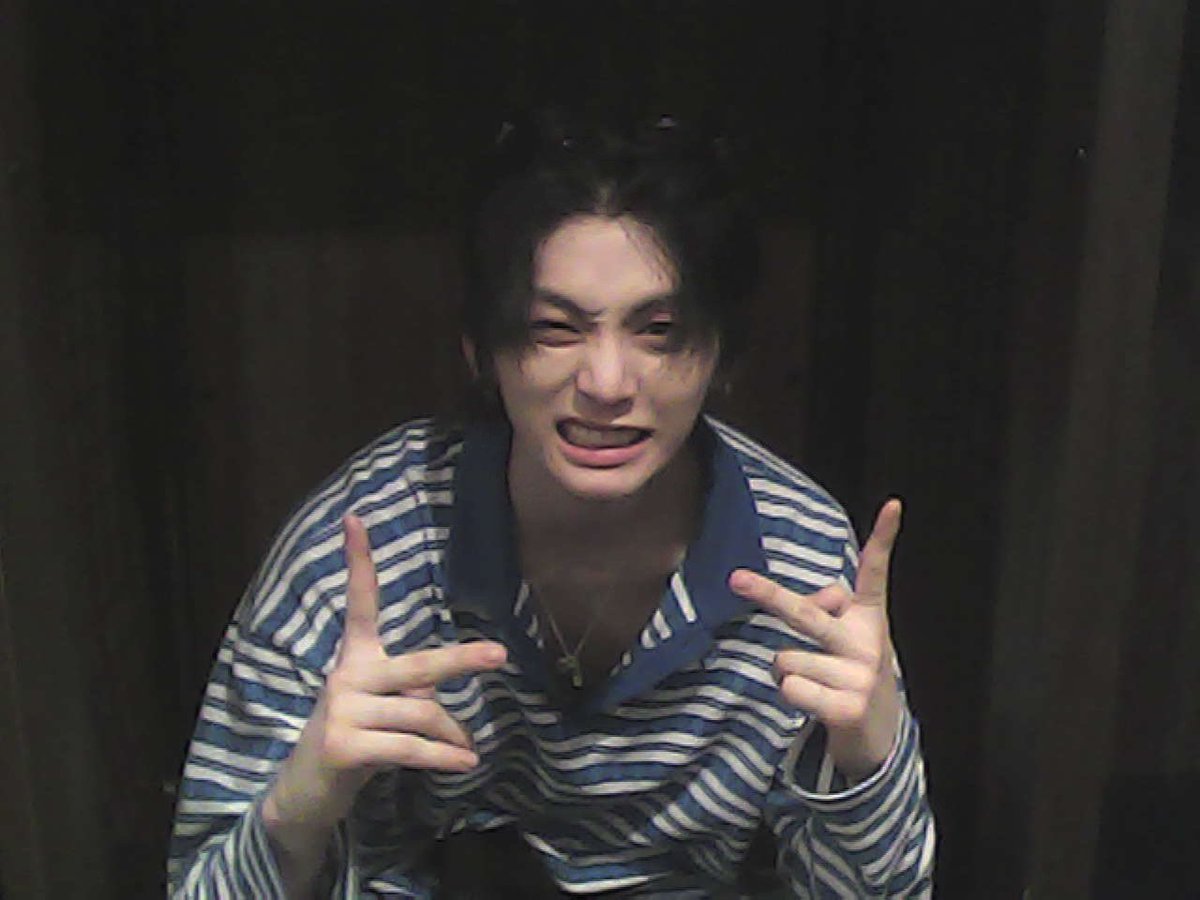 KUCING EMO