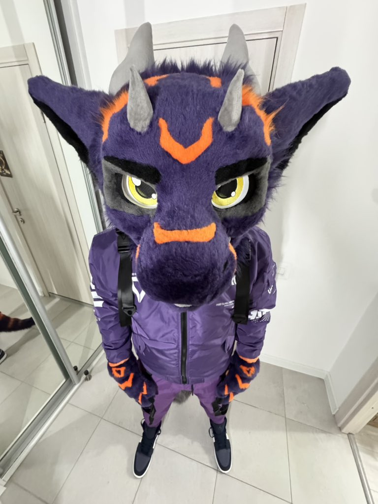 Do you have any games on your phone?
#FursuitEveryday