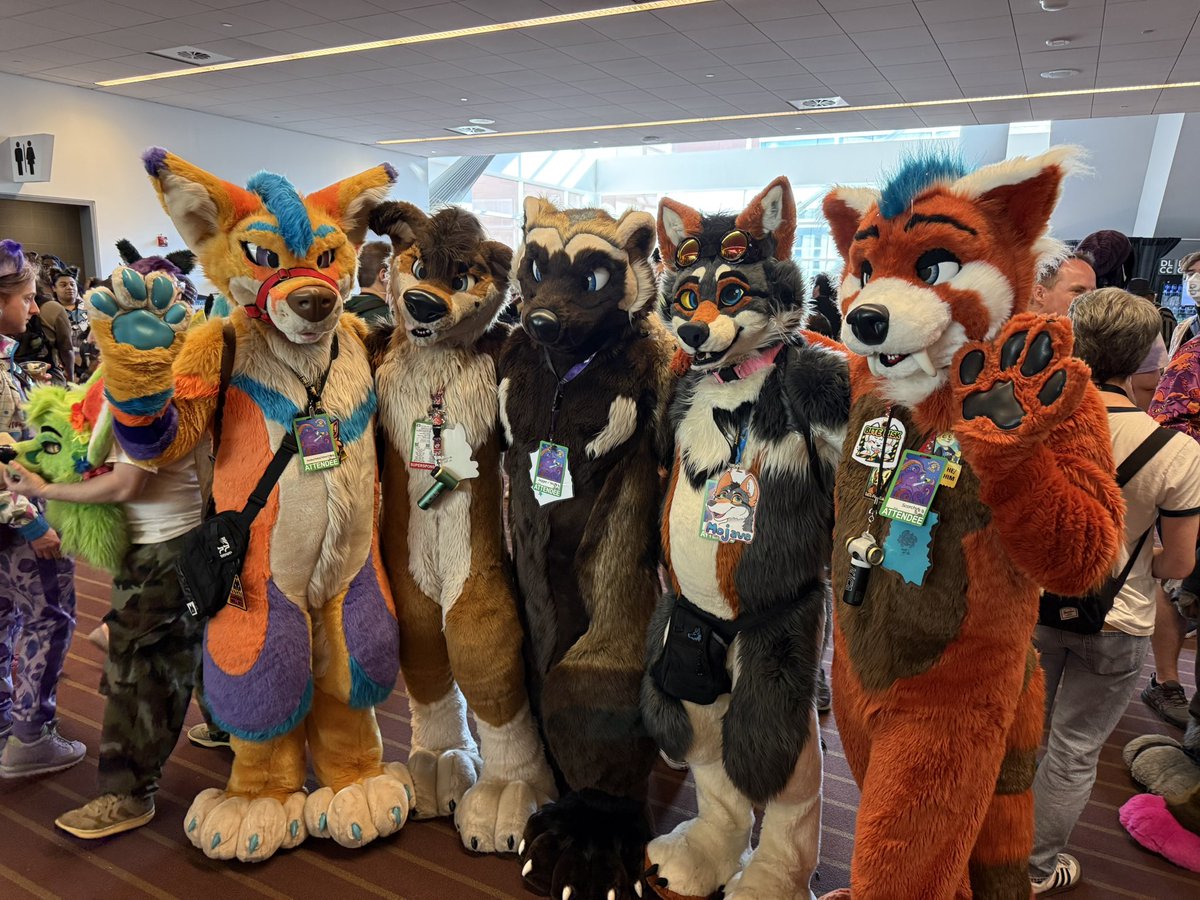 For #WaggeryWednesday, here are some lovely fellow <a href="/WaggeryCos/">Waggery Costumes</a> beans I saw at #Anthrocon!

<a href="/arrowt/">Arrow 🔜 Megaplex, FM</a> 
<a href="/LangleyManey/">Langley</a> 
Talus
<a href="/JaggerWolverine/">Jagger Wolverine 🔜 MFF</a> 
Scorchy

Also featuring <a href="/roamaned/">big fluffy dummy</a> and <a href="/samizzleman/">samizzleman</a> 

📸: <a href="/JakeWerePanther/">JakeWerePanther 🔜 Megaplex</a>
