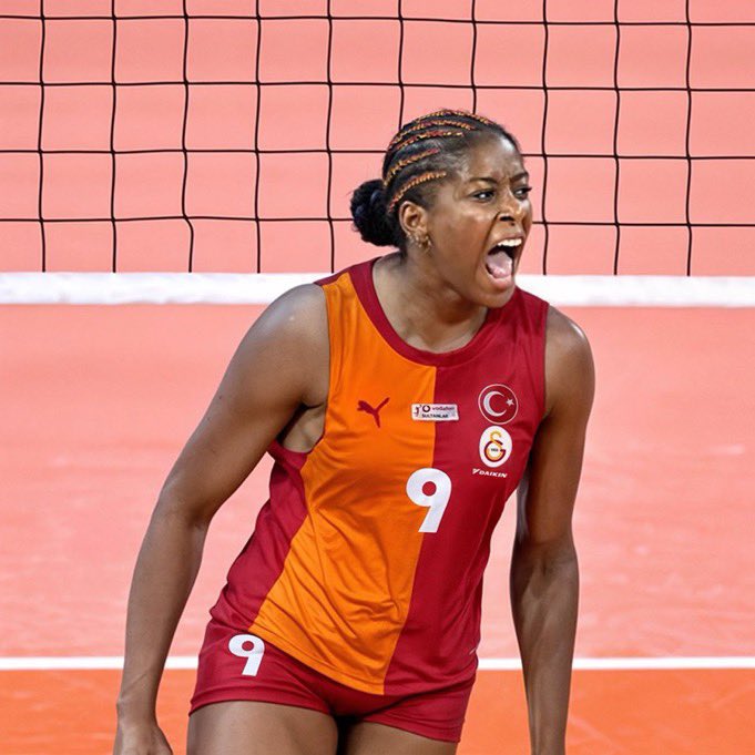 Miriam Sylla'nın başka takımlara önerildiği Galatasaray düşmanı duyumcu tarafından uydurulan yeni bir yalandır. Eczacıbaşı'nın devreye girdiği daha büyük yalandır çünkü Galatasaray Sylla ile anlaştı ve kulübünün onaylamasını bekliyoruz.