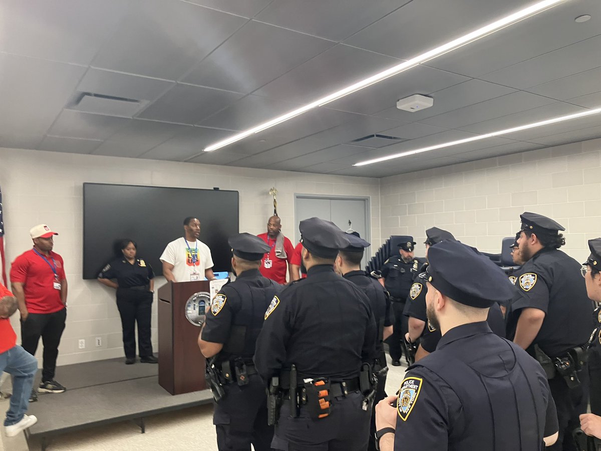 Thank you to one of our dedicated violence interrupters from Guns Down, Life up for sharing the importance of your role in guiding our youth. Your mentorship is helping to lead them in the right direction and inspiring them to choose peace over violence. #GundownLifeup