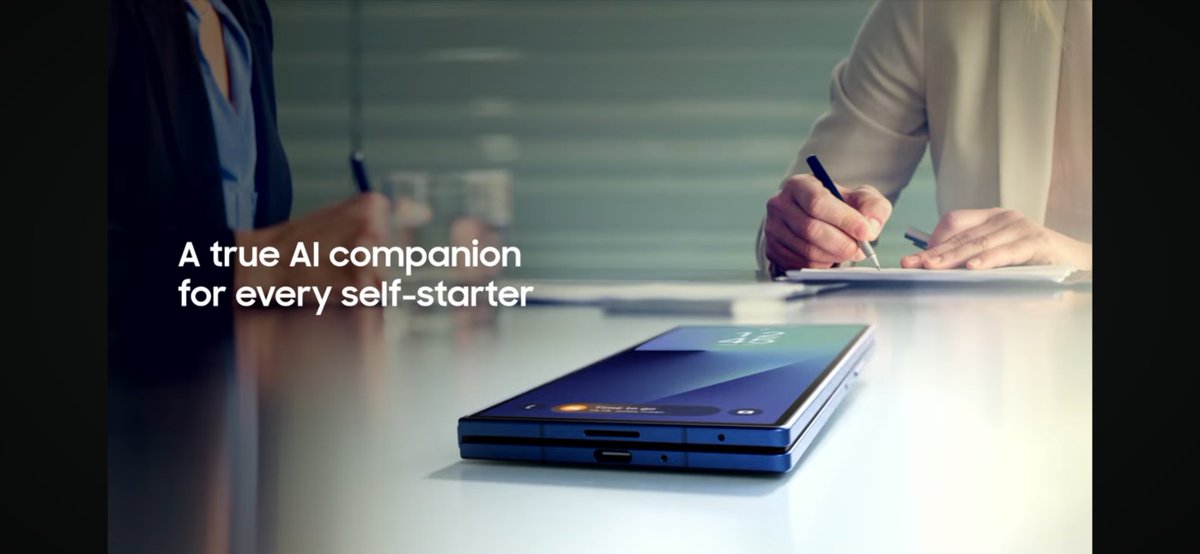 น่าสนใจสุดคือ Galaxy Z Fold 7 
มาพร้อม Gemini Live คือยิ่งกว่ามีผู้ช่วยส่วนตัว เปิดกล้องแล้วคุยได้เลย เปิดตู้เย็นให้ช่วยคิดเมนู เปิดตู้เสื้อผ้าให้ช่วยแมทช์ชุด เดินๆเจอกิจกรรมน่าสนใจให้ชีใส่ในตารางเราได้เลย โคตรจะเริ่ด #GalaxyZFold7
